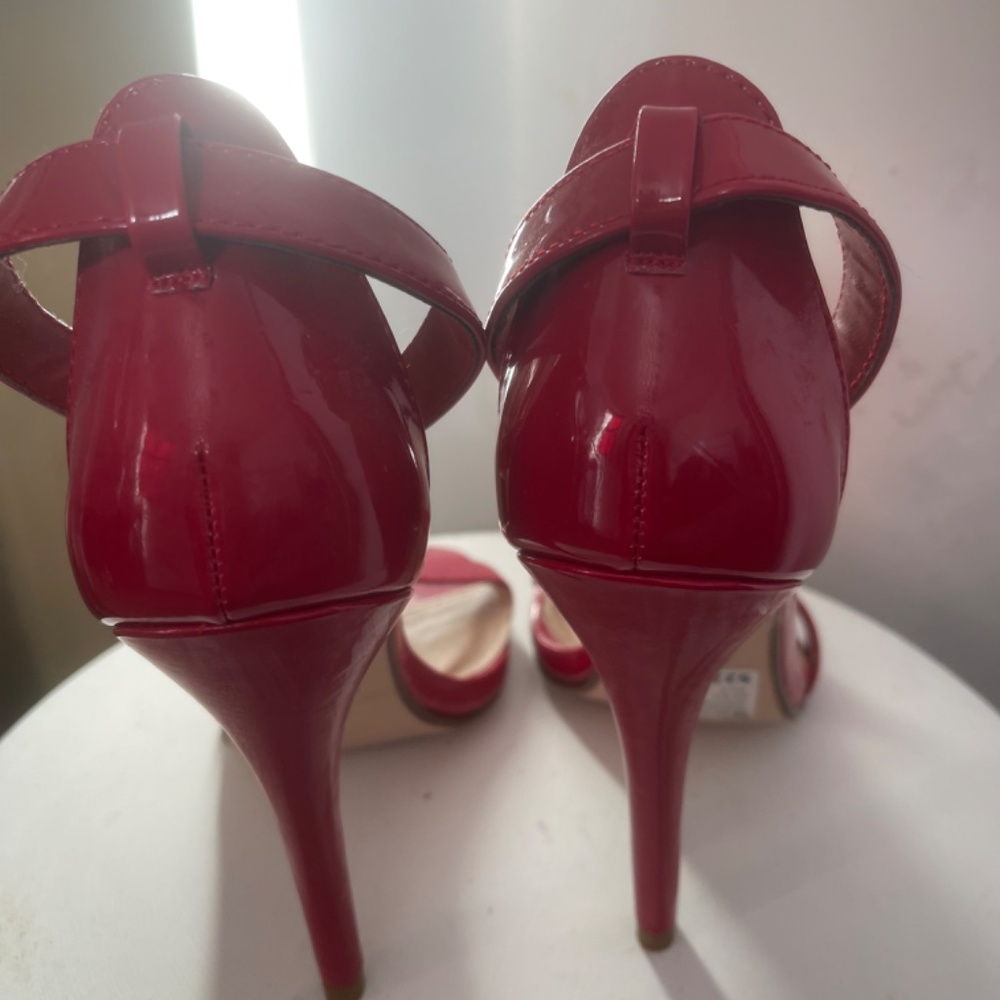 Red - Picture 3 of 5